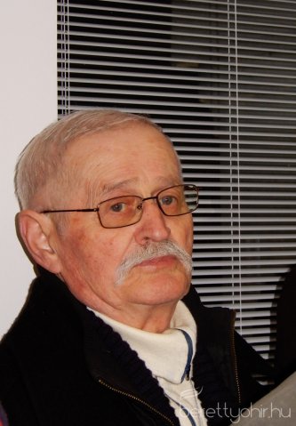 Fellobant az első gyertya lángja 22